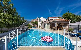 Five Bedroom Villa Emily With Pool In Medulin
